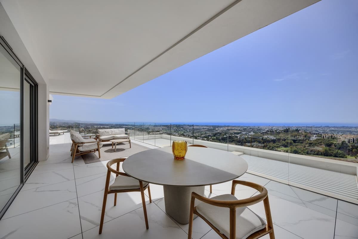 Middle Floor Apartment in La Quinta — photo 1 of 10