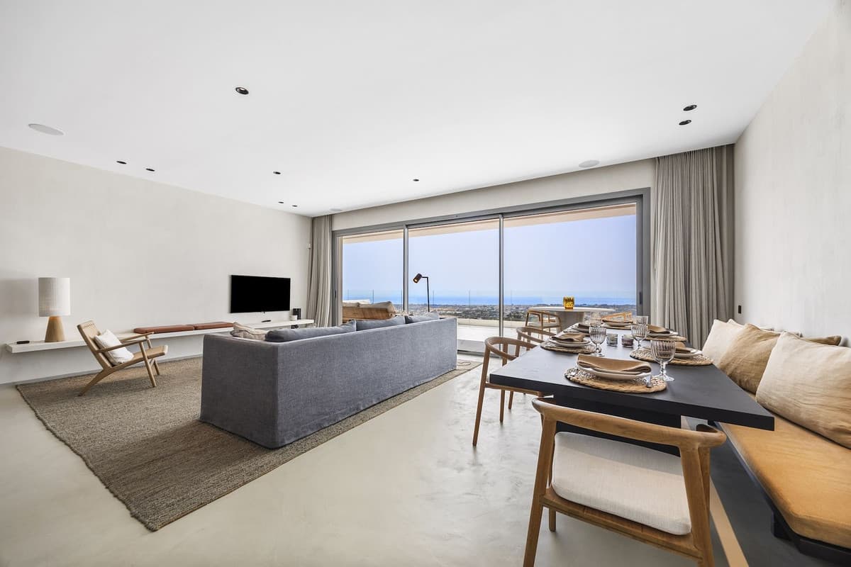 Middle Floor Apartment in La Quinta — photo 4 of 10