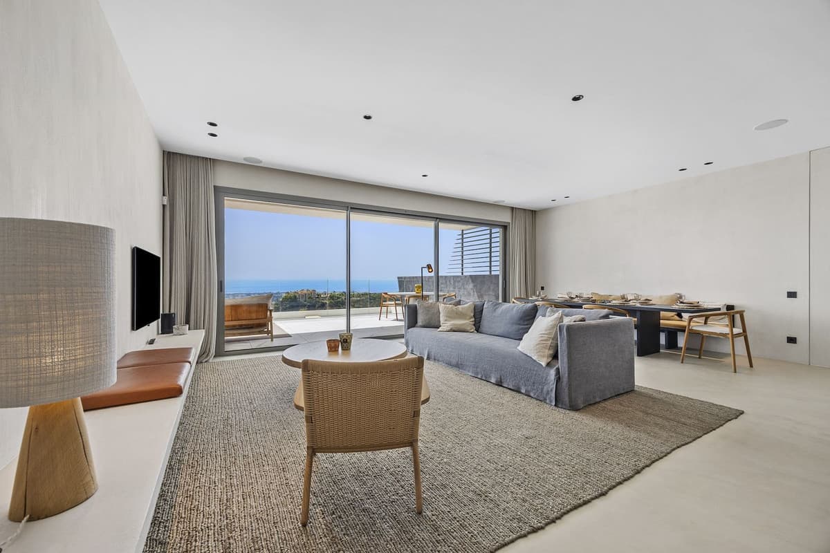Middle Floor Apartment in La Quinta — photo 5 of 10