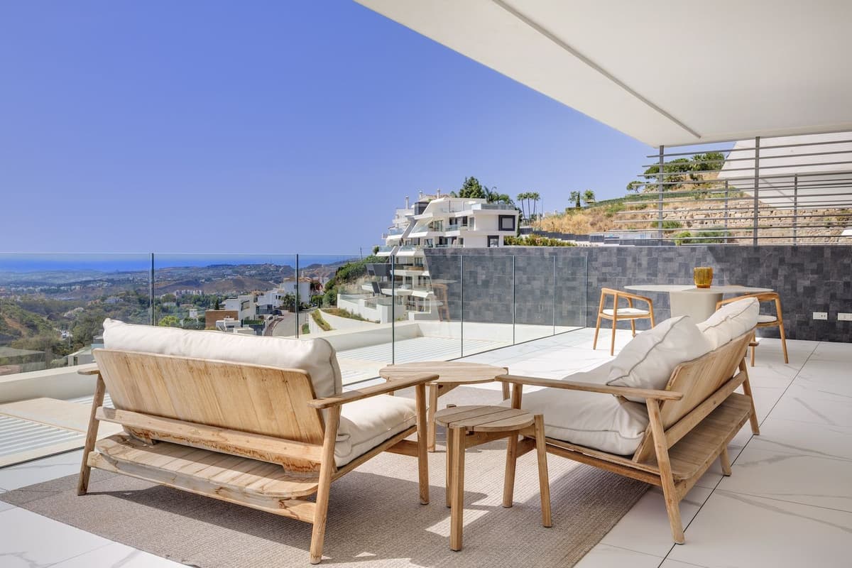Middle Floor Apartment in La Quinta — photo 7 of 10