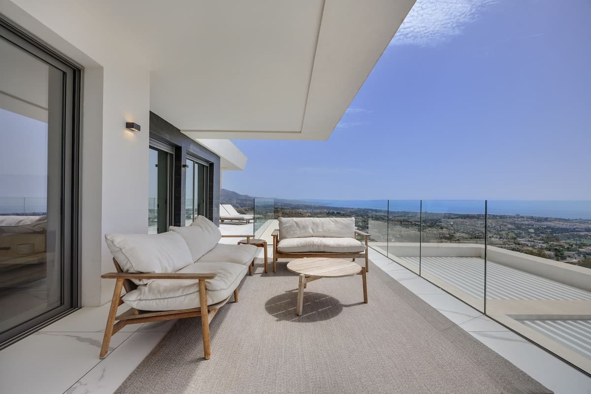 Middle Floor Apartment in La Quinta — photo 8 of 10