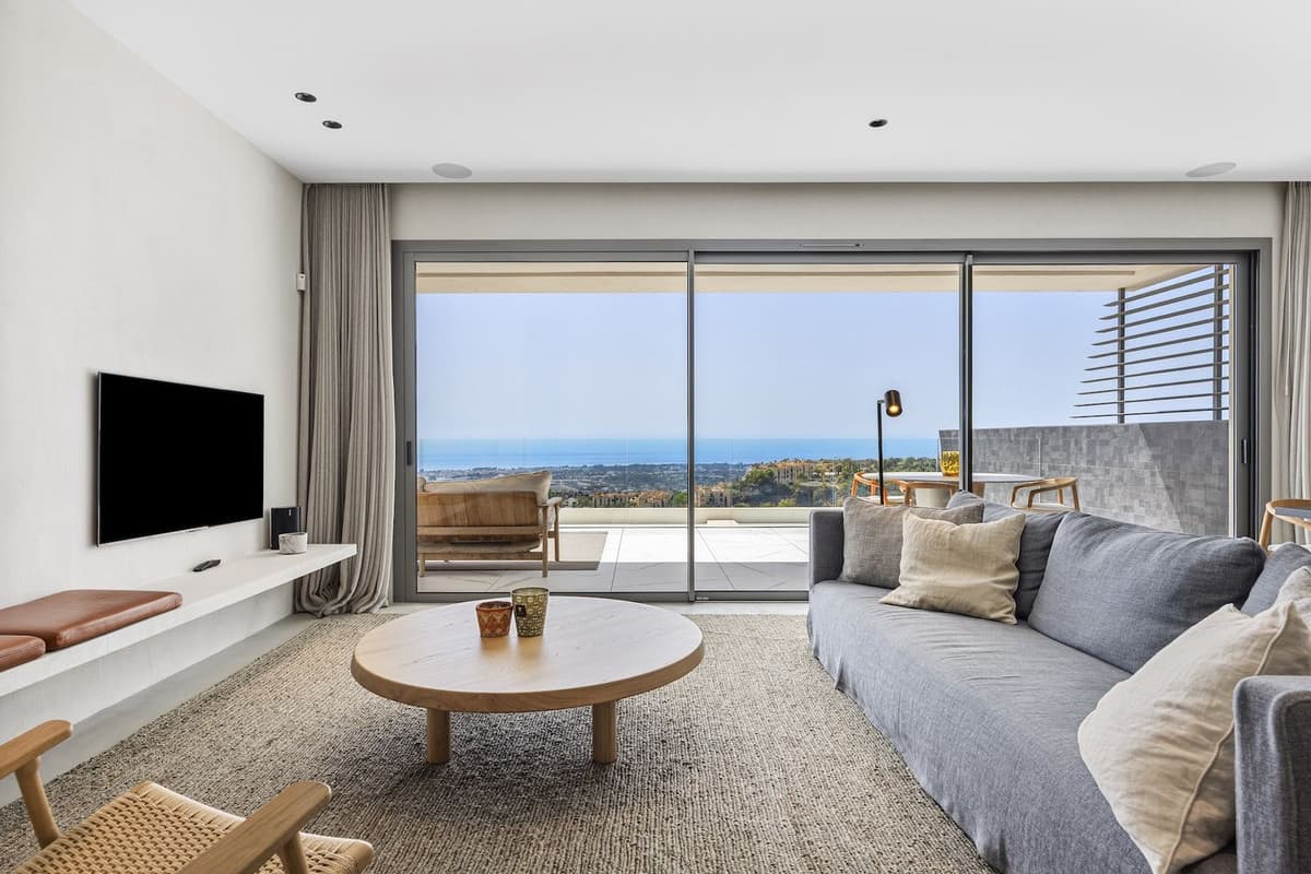 Middle Floor Apartment in La Quinta — photo 9 of 10