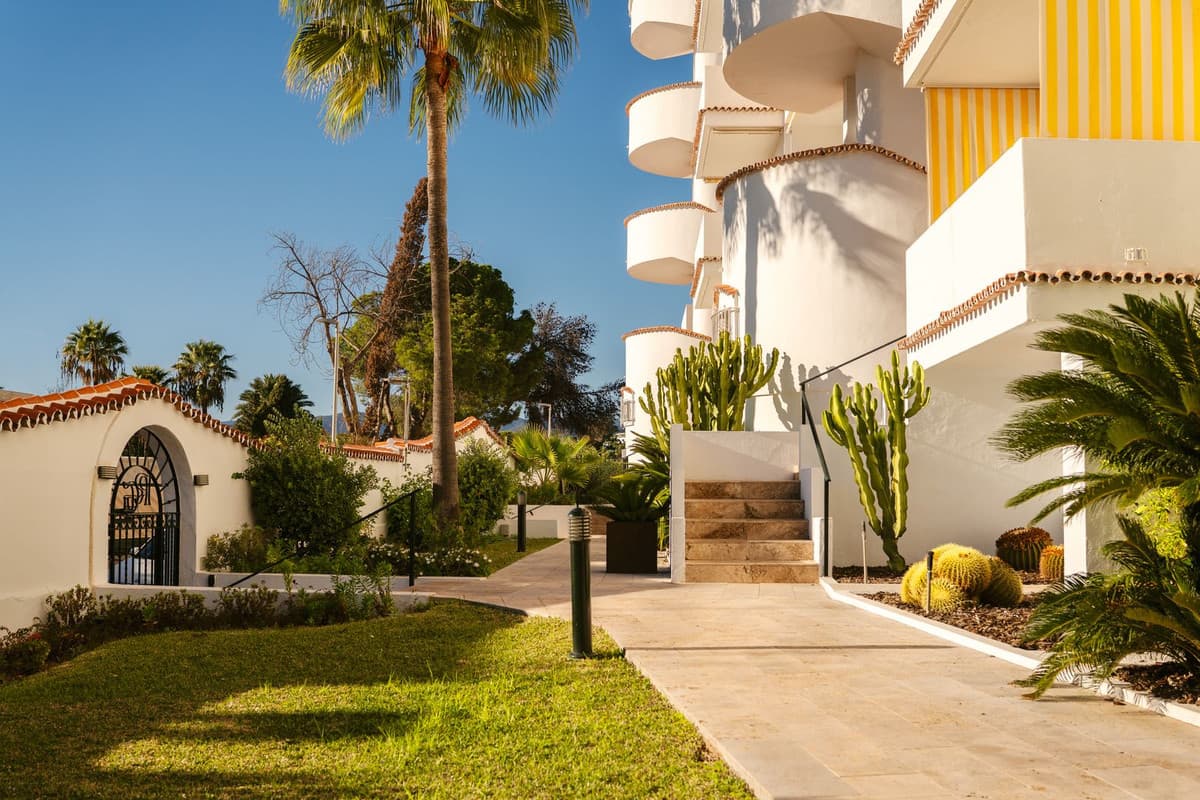 Middle Floor Apartment in Nueva Andalucía — photo 1 of 10
