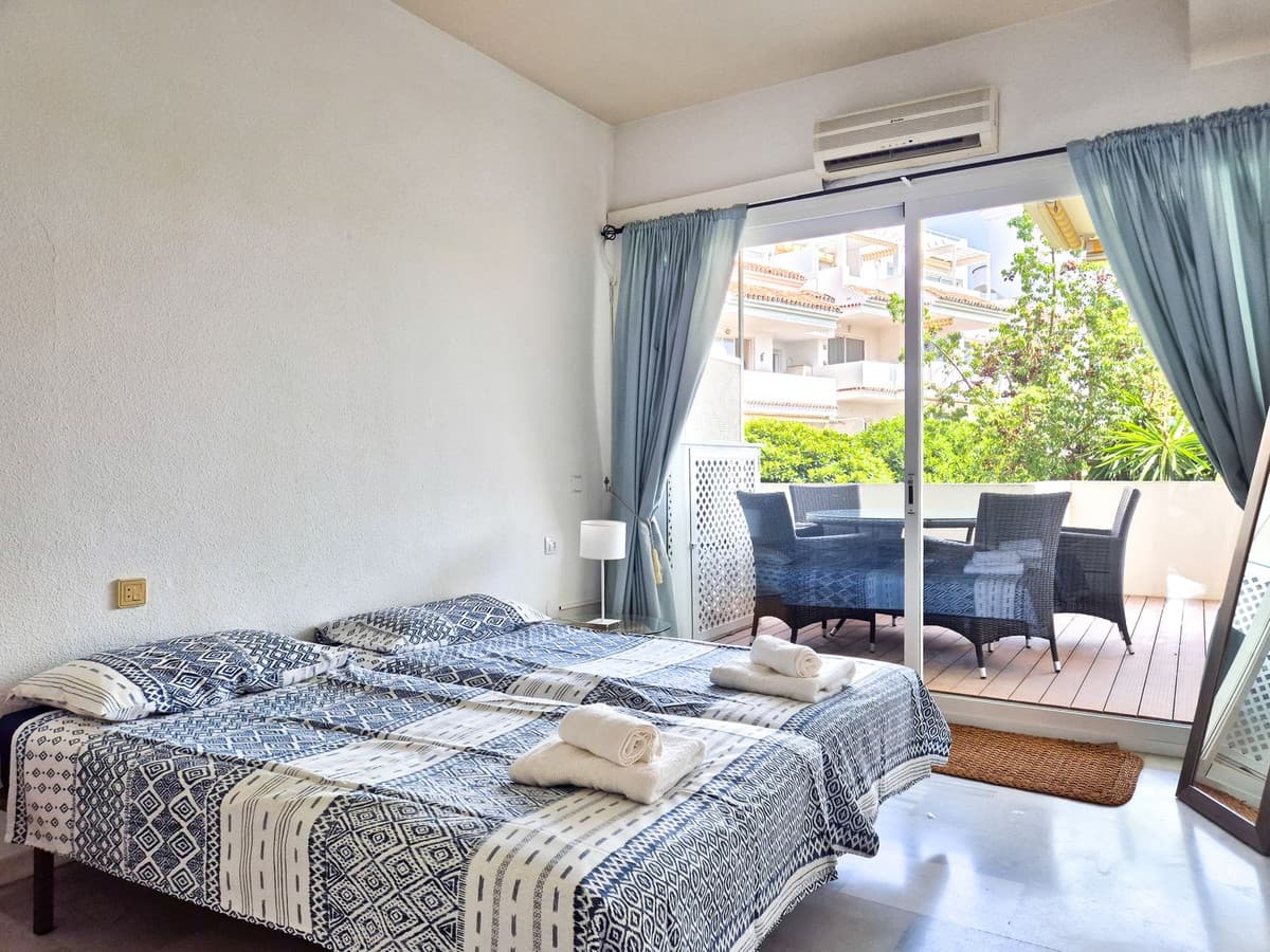Middle Floor Apartment in Nueva Andalucía — photo 4 of 10