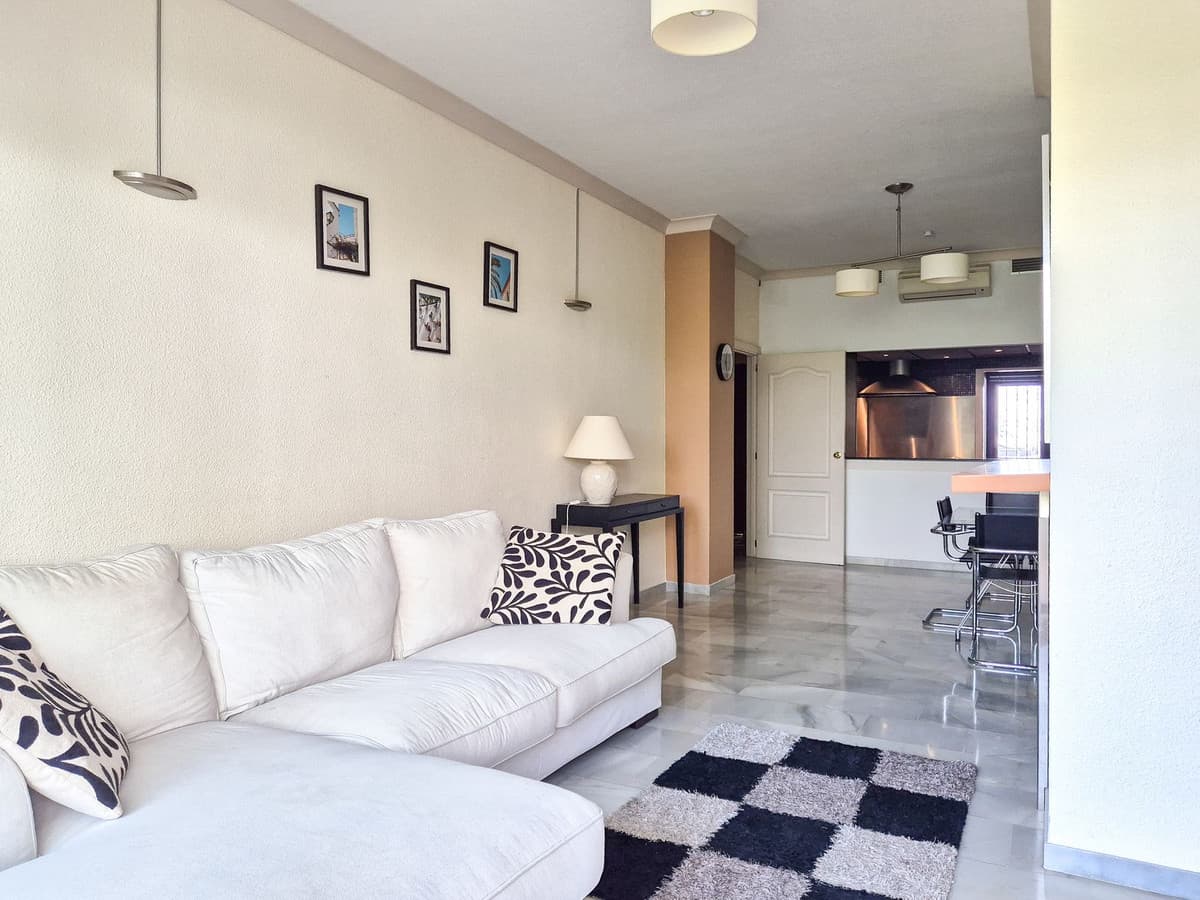 Middle Floor Apartment in Nueva Andalucía — photo 5 of 10