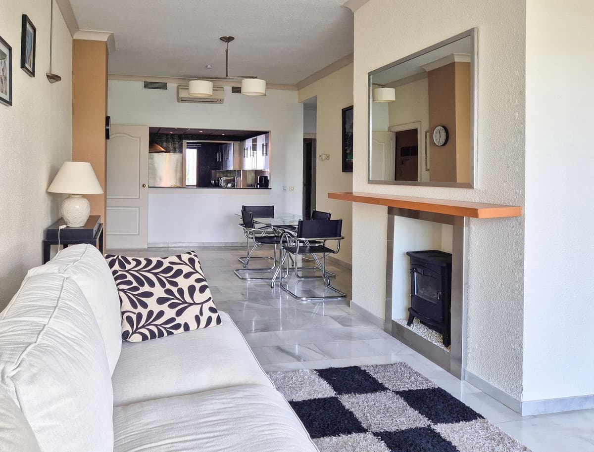 Middle Floor Apartment in Nueva Andalucía — photo 6 of 10