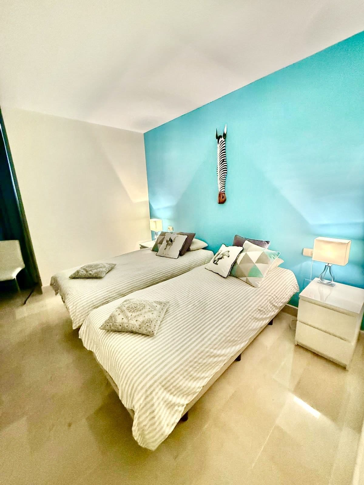 Middle Floor Apartment in Elviria — photo 6 of 10