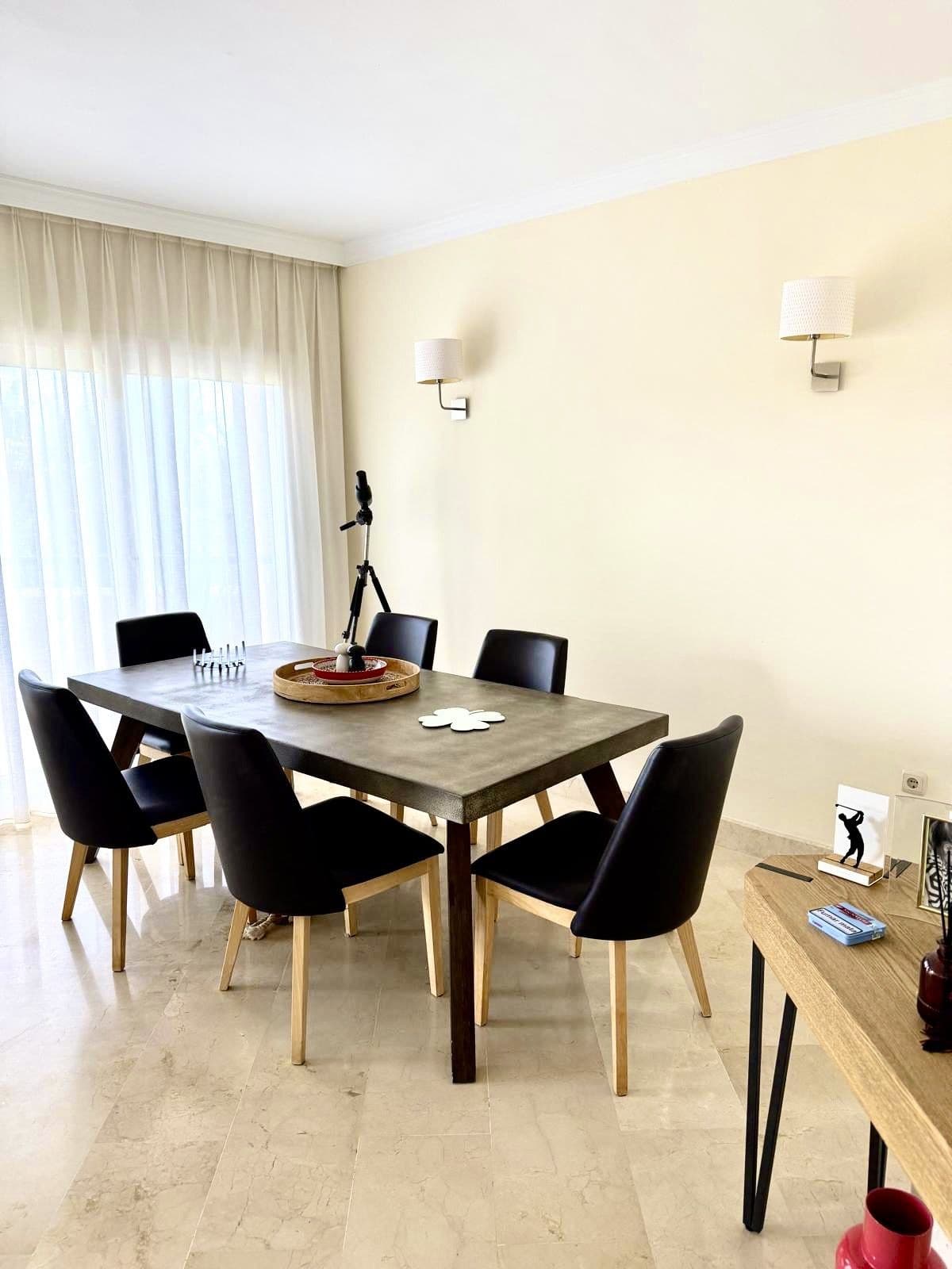 Middle Floor Apartment in Elviria — photo 9 of 10