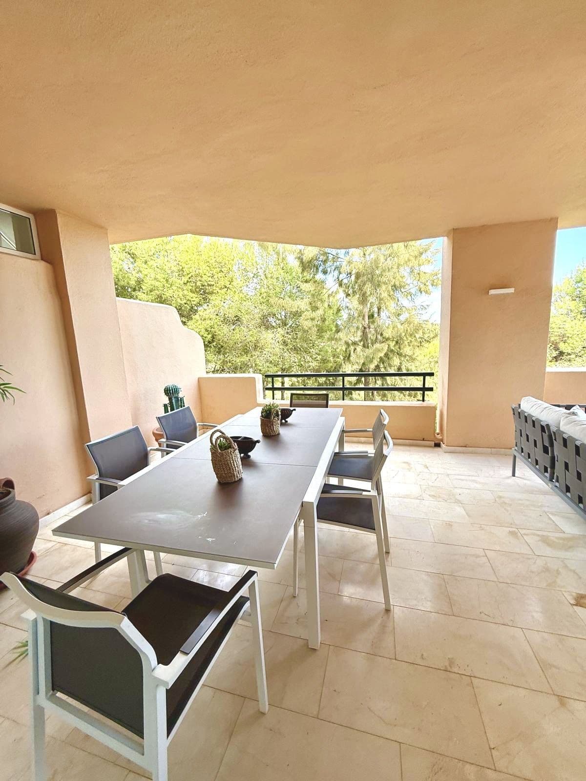 Middle Floor Apartment in Elviria — photo 10 of 10