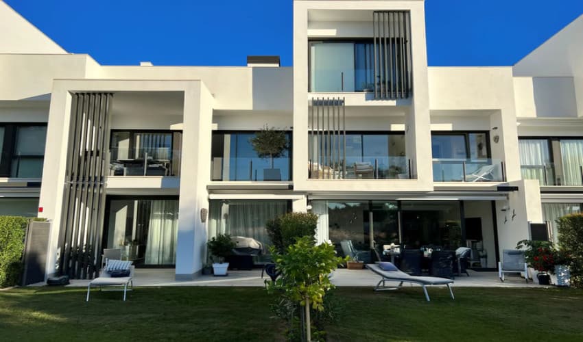 Townhouse in Sotogrande — photo 1 of 10