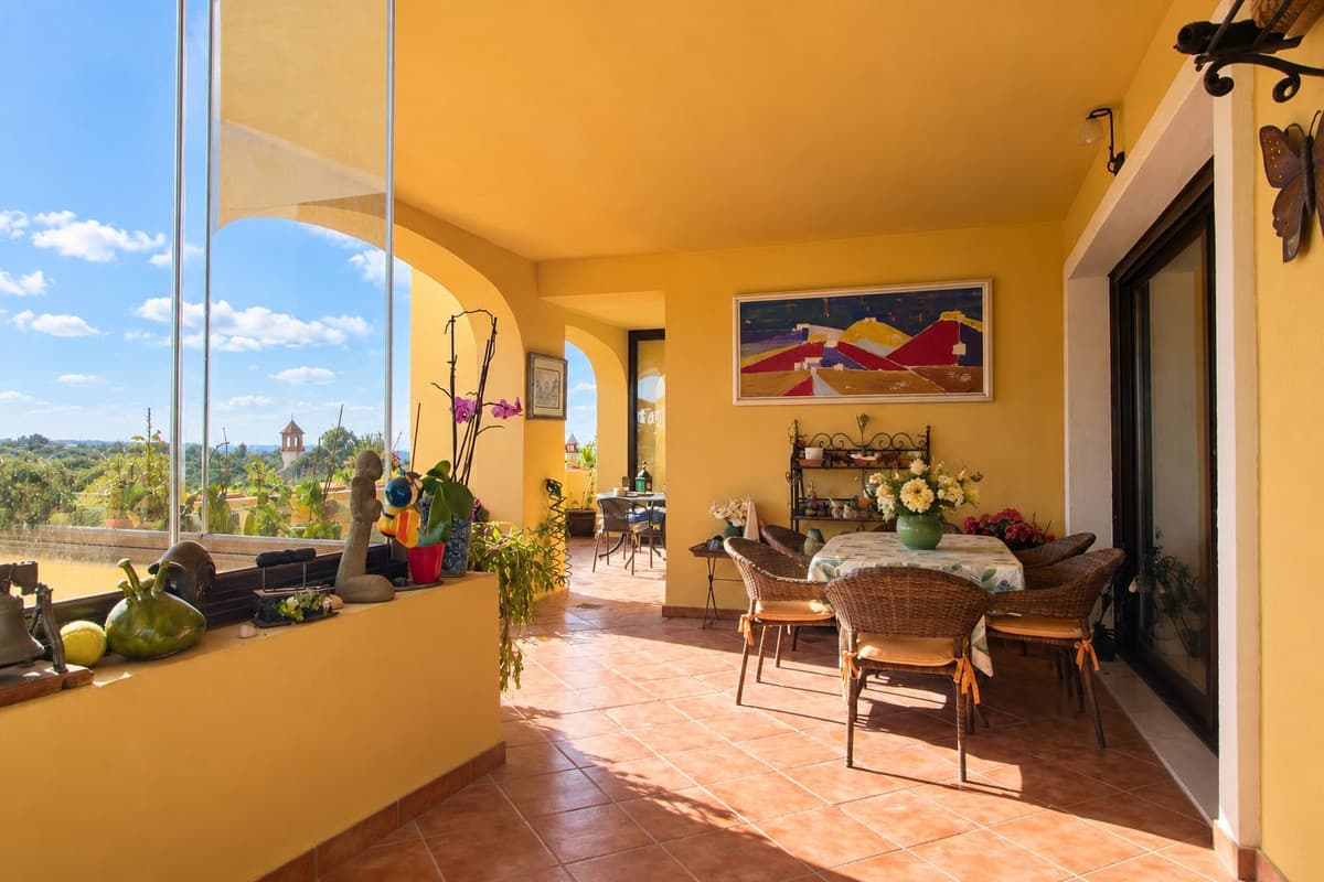 Middle Floor Apartment in Estepona — photo 2 of 10