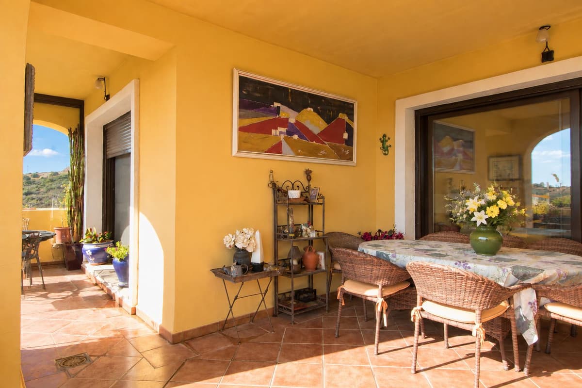 Middle Floor Apartment in Estepona — photo 4 of 10