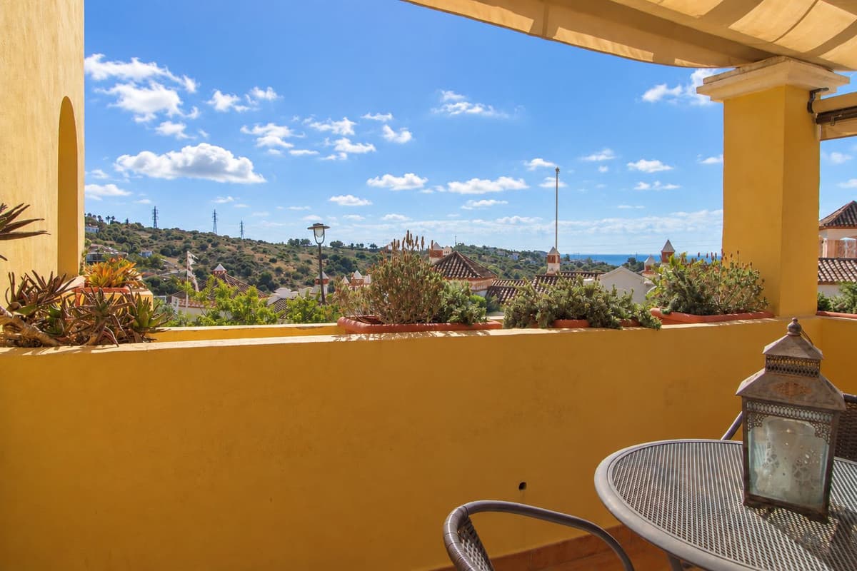 Middle Floor Apartment in Estepona — photo 6 of 10