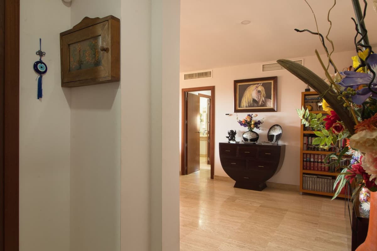 Middle Floor Apartment in Estepona — photo 7 of 10
