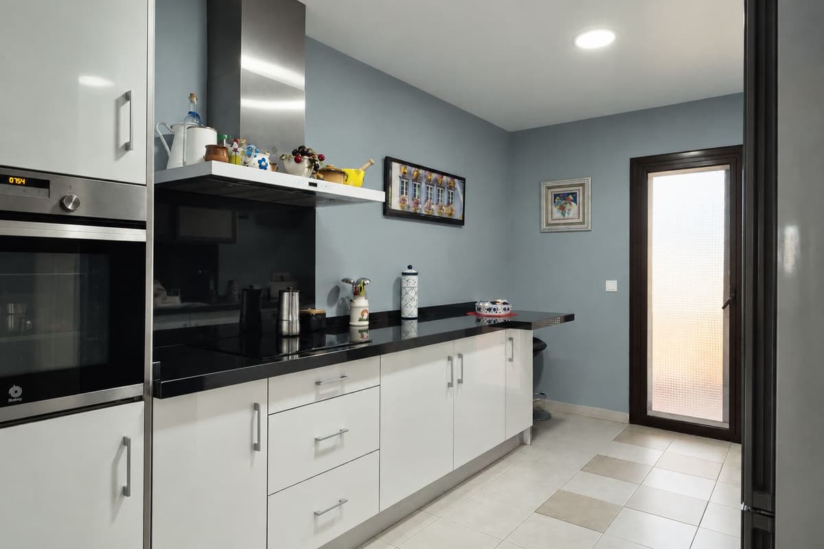 Middle Floor Apartment in Estepona — photo 9 of 10