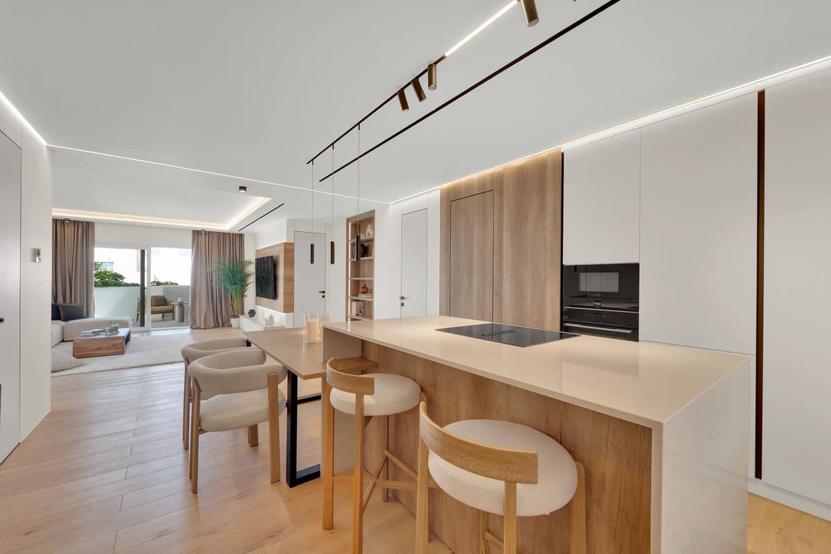 Middle Floor Apartment in Nagüeles — photo 3 of 10