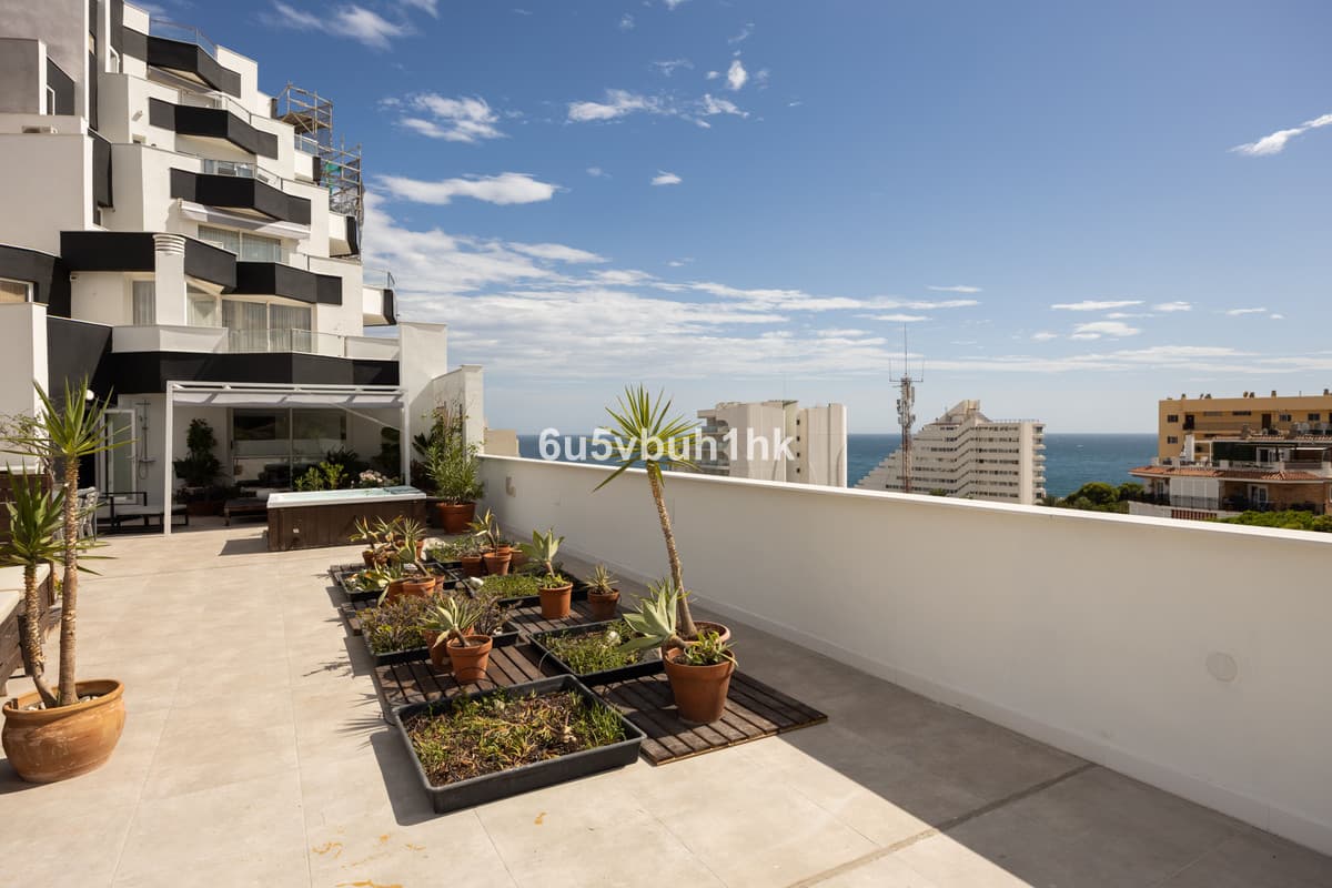 Middle Floor Apartment in Benalmadena Costa — photo 4 of 10