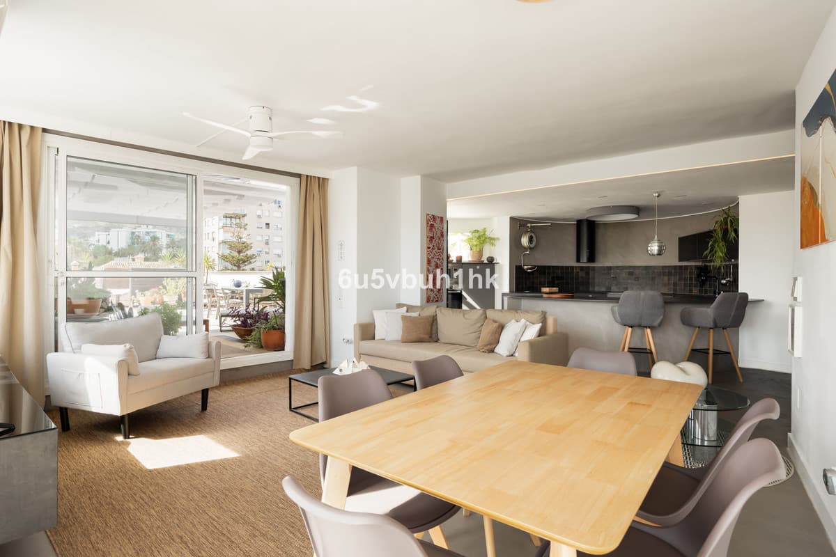 Middle Floor Apartment in Benalmadena Costa — photo 8 of 10