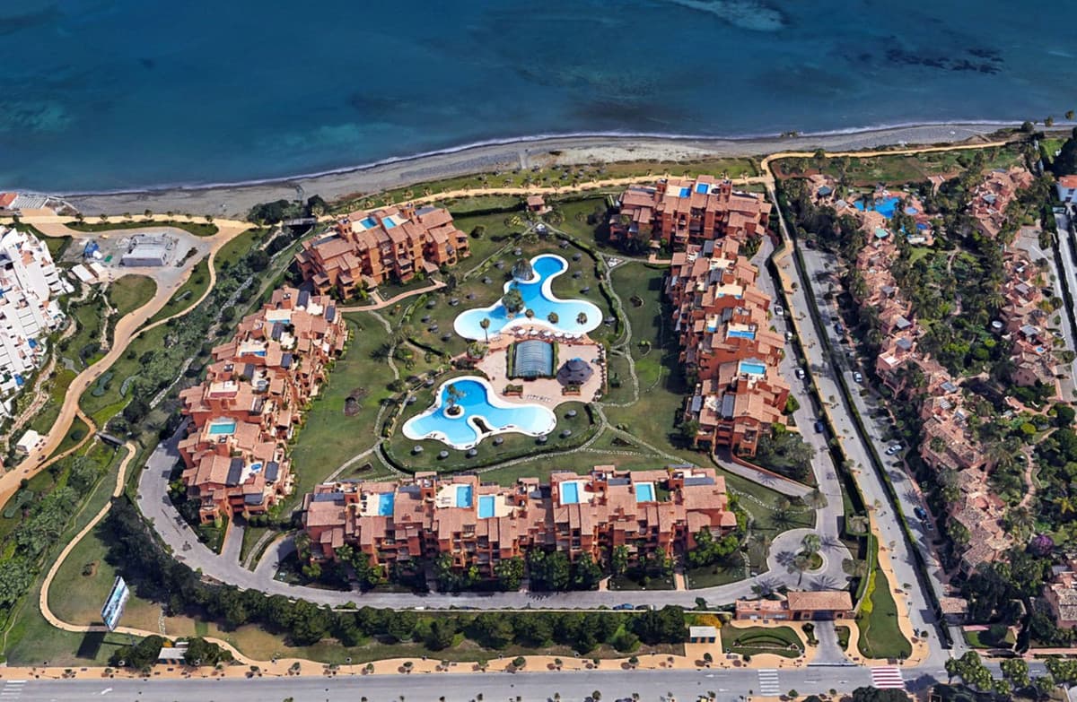 Middle Floor Apartment in Estepona — photo 2 of 10