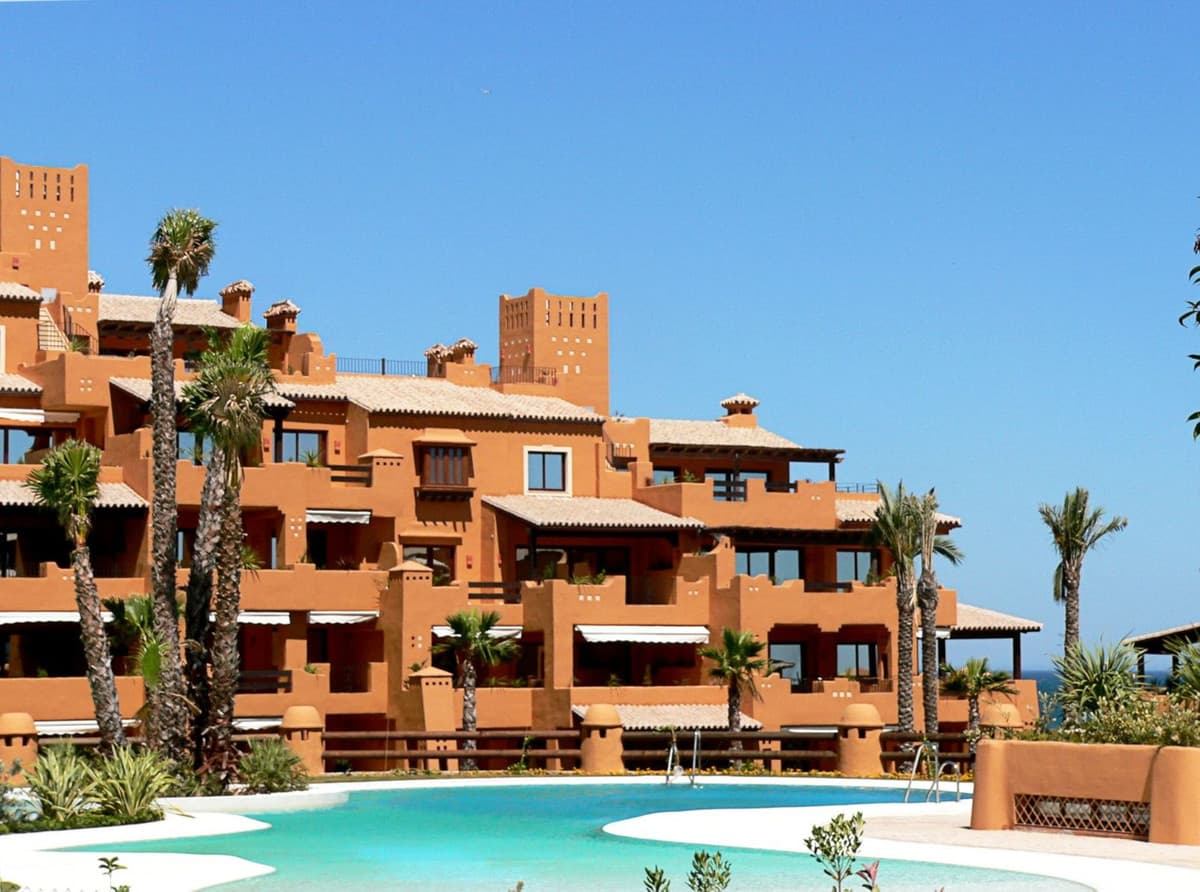 Middle Floor Apartment in Estepona — photo 3 of 10