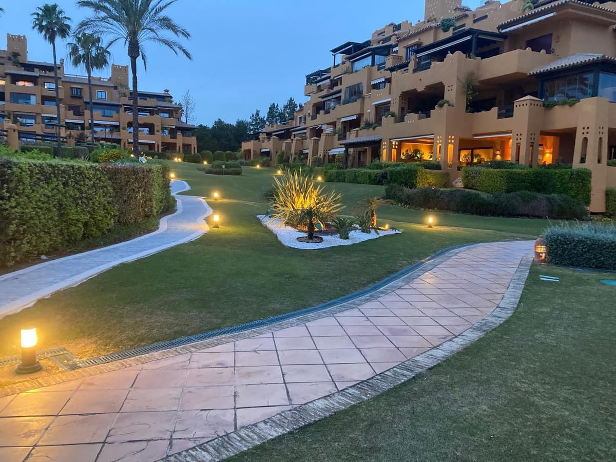 Middle Floor Apartment in Estepona — photo 5 of 10