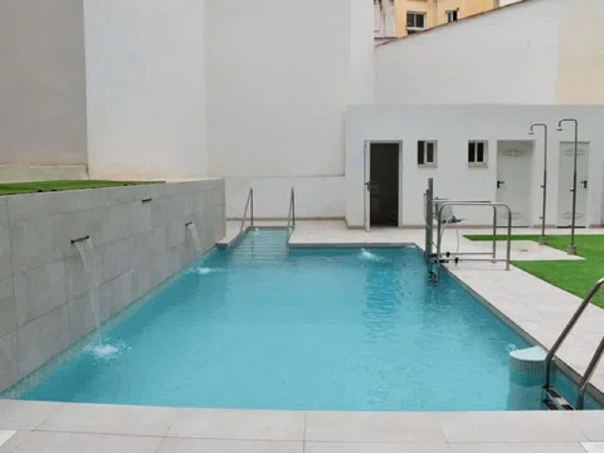 Middle Floor Apartment in Málaga Centro — photo 2 of 10