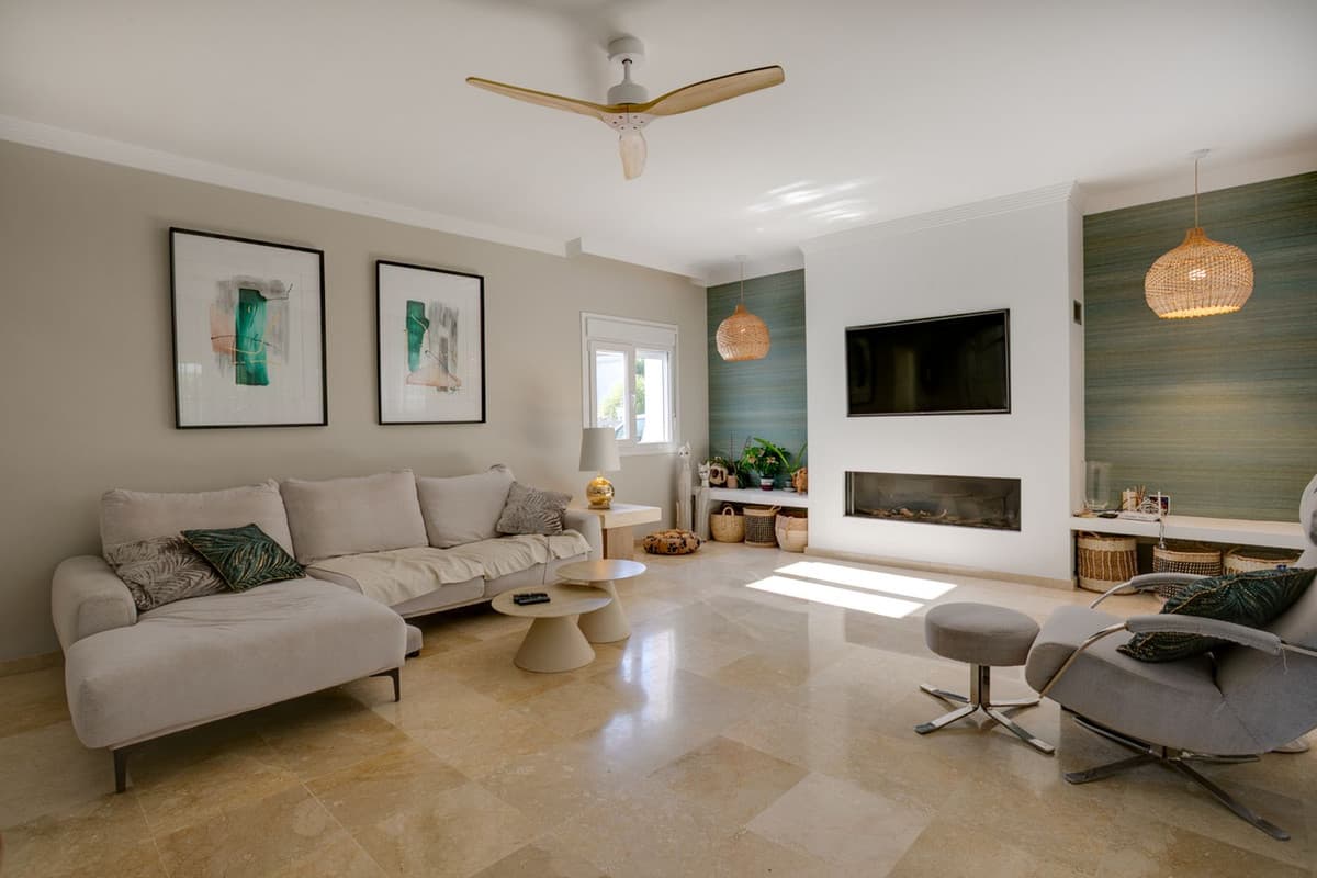 Detached Villa in El Paraiso — photo 3 of 10