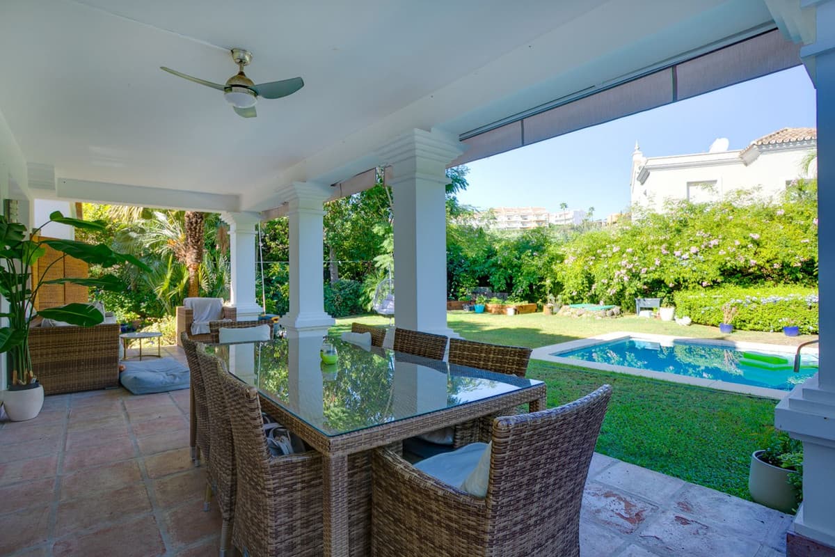 Detached Villa in El Paraiso — photo 7 of 10