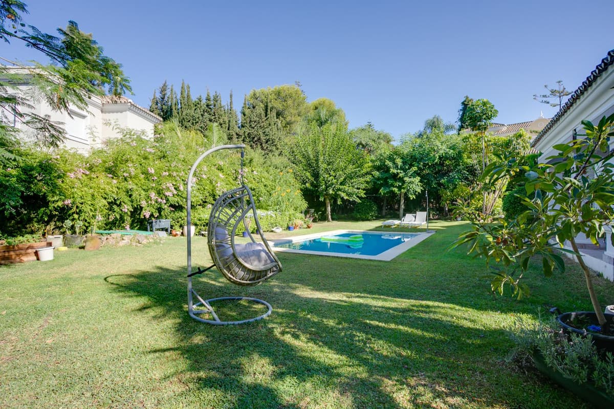 Detached Villa in El Paraiso — photo 8 of 10