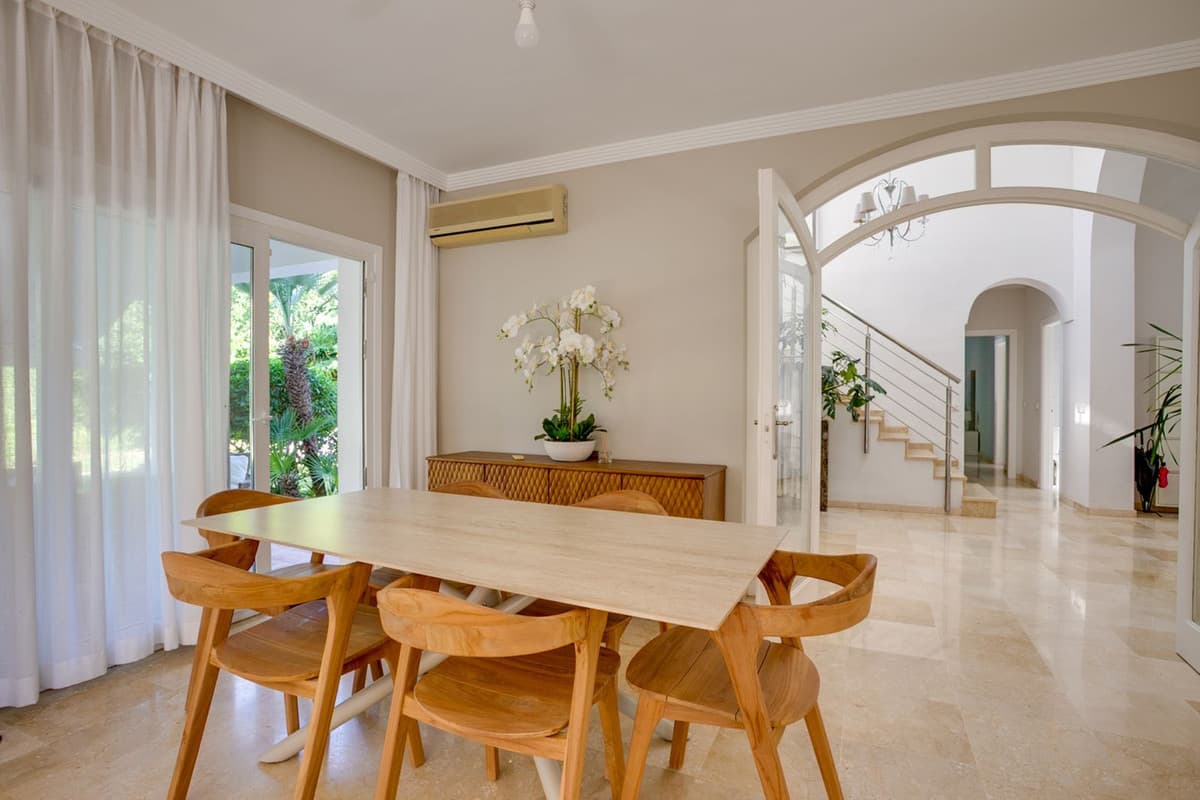 Detached Villa in El Paraiso — photo 9 of 10