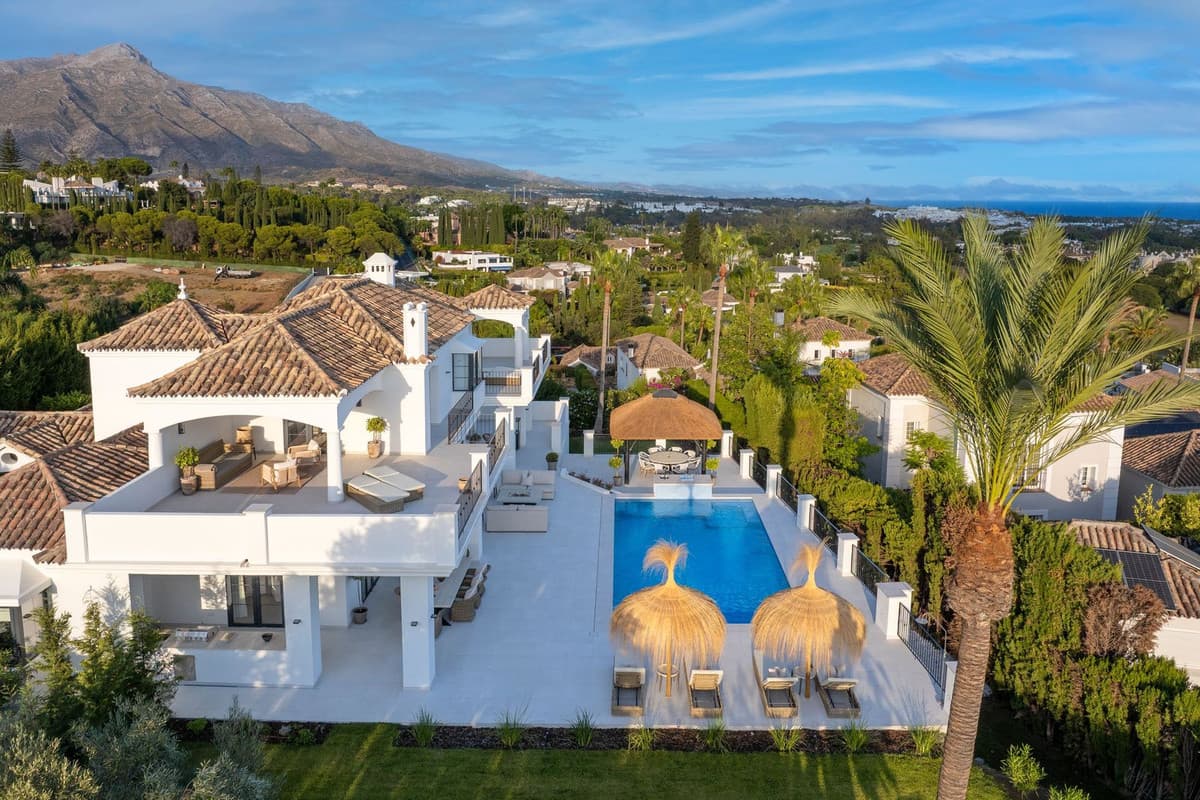 Detached Villa in Nueva Andalucía — photo 2 of 10
