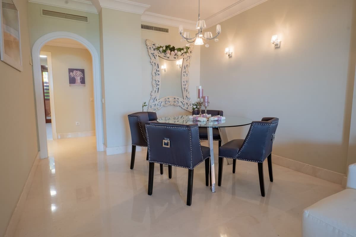 Ground Floor Apartment in Benahavís — photo 4 of 10