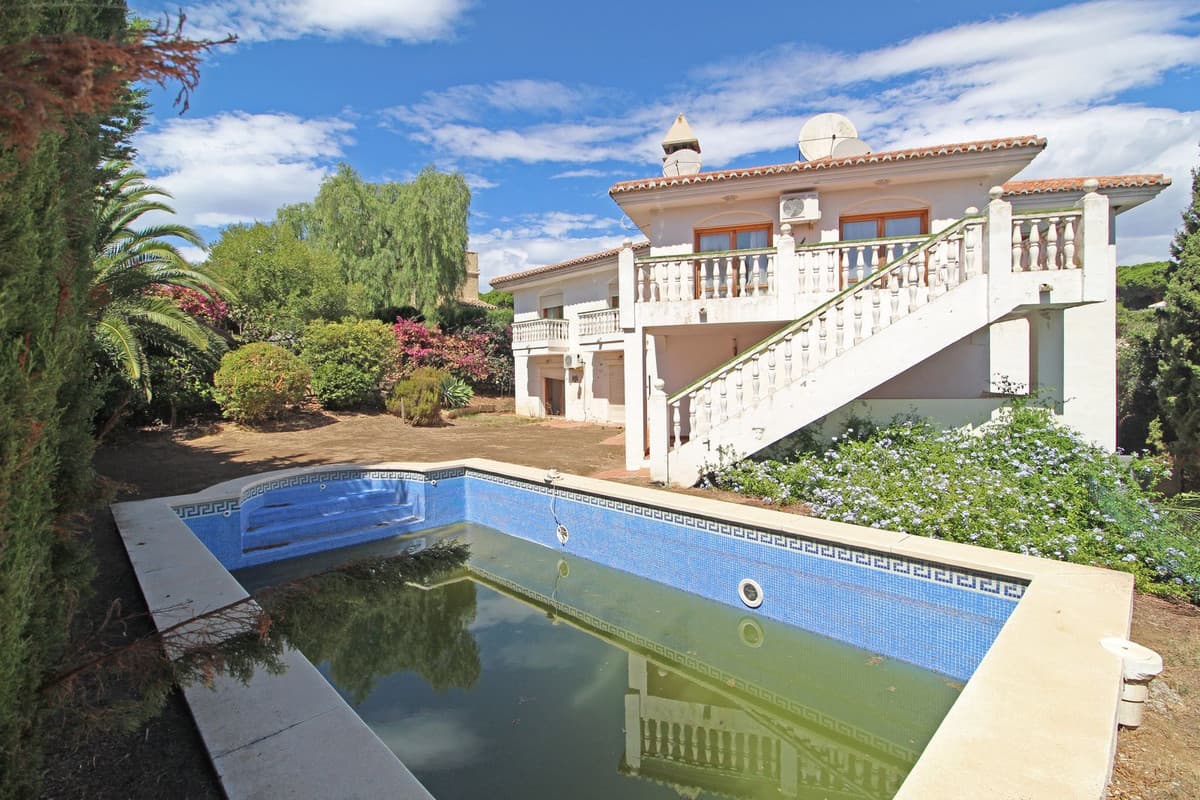Detached Villa in Calahonda — photo 1 of 10