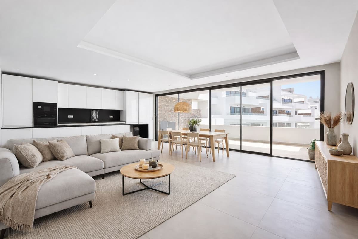 Middle Floor Apartment in Estepona — photo 1 of 10