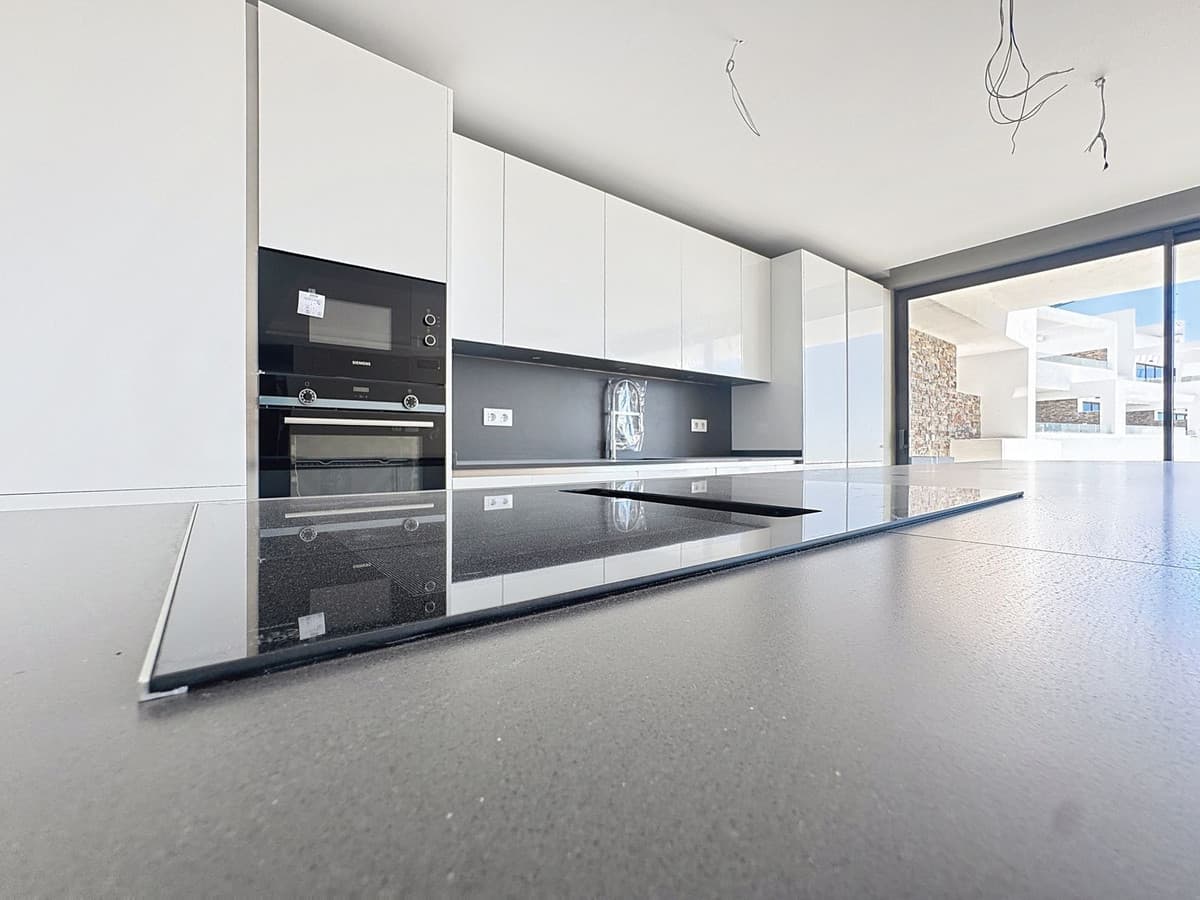 Middle Floor Apartment in Estepona — photo 9 of 10