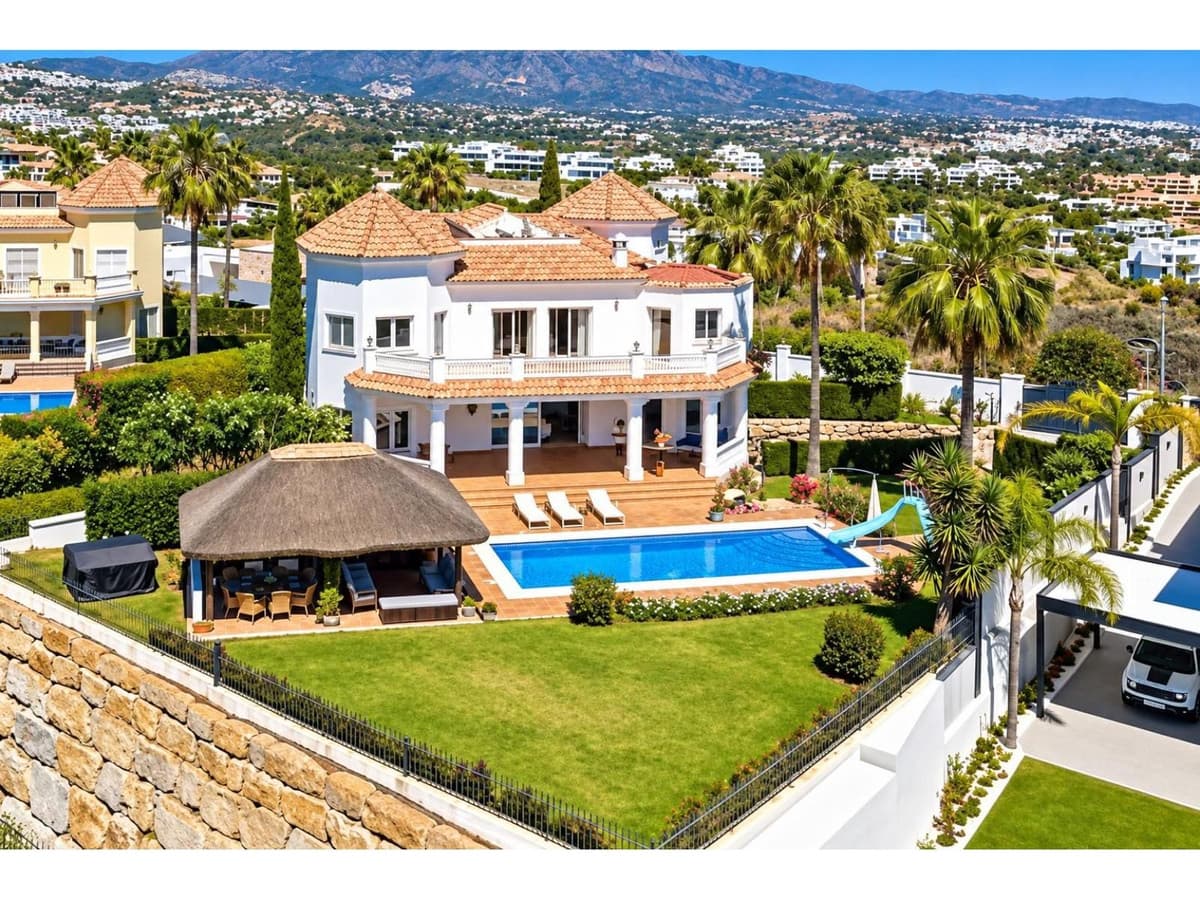 Detached Villa in Benahavís — photo 1 of 10
