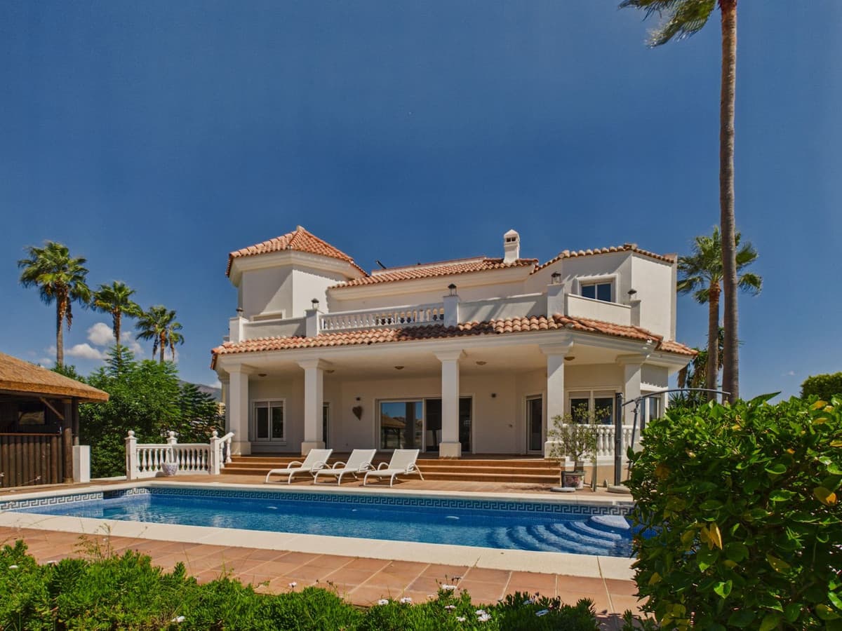 Detached Villa in Benahavís — photo 2 of 10