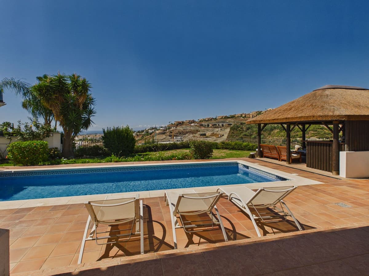 Detached Villa in Benahavís — photo 3 of 10