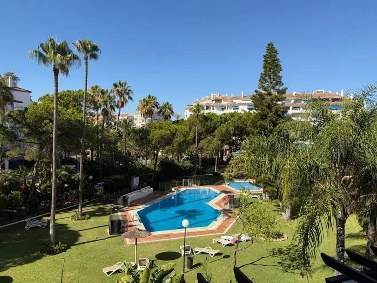 Middle Floor Apartment in Puerto Banús — photo 1 of 10
