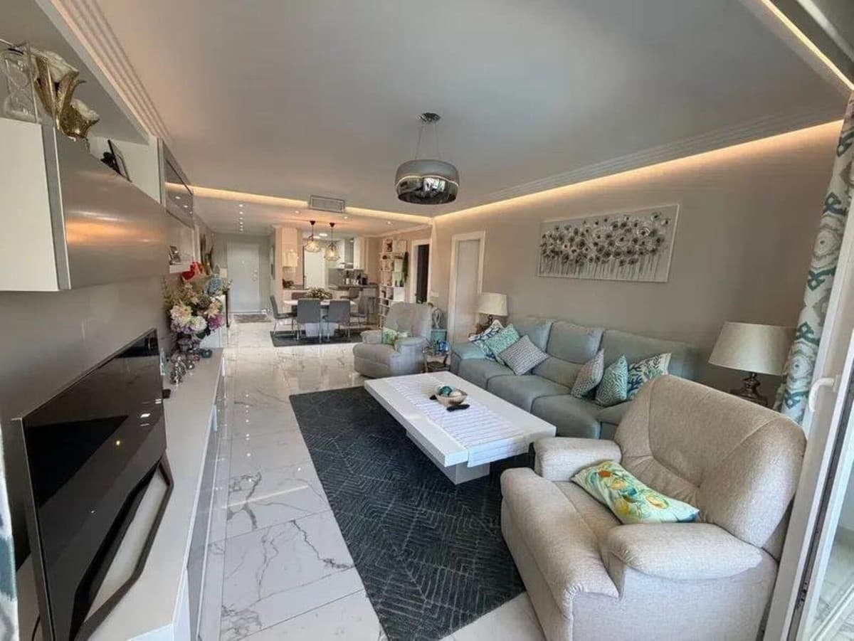 Middle Floor Apartment in Puerto Banús — photo 4 of 10