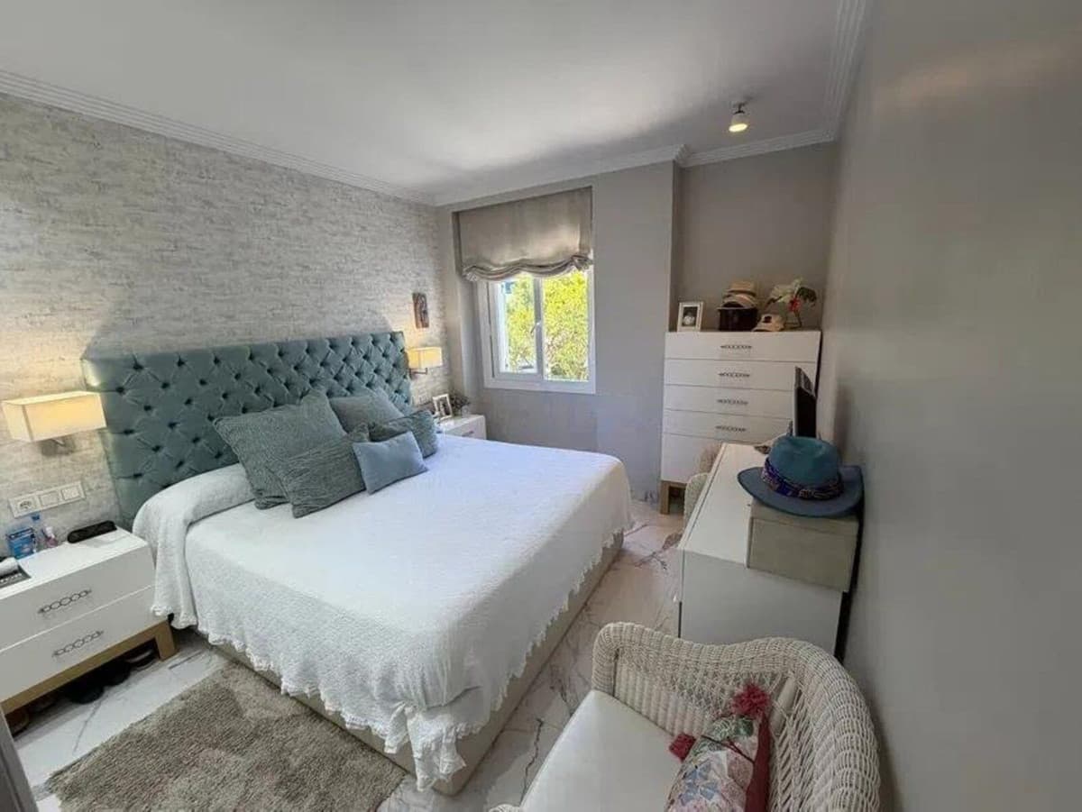Middle Floor Apartment in Puerto Banús — photo 10 of 10
