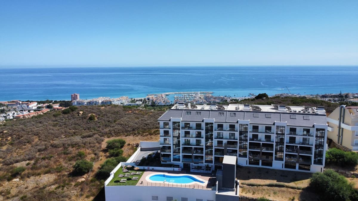 Middle Floor Apartment in La Duquesa — photo 1 of 10