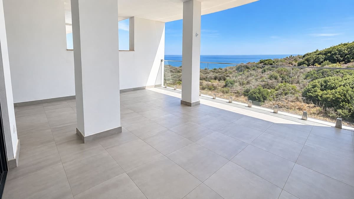 Middle Floor Apartment in La Duquesa — photo 4 of 10