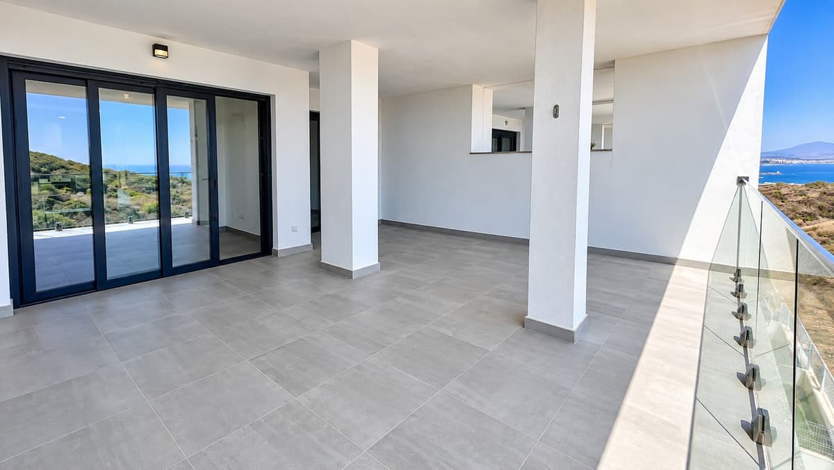 Middle Floor Apartment in La Duquesa — photo 6 of 10