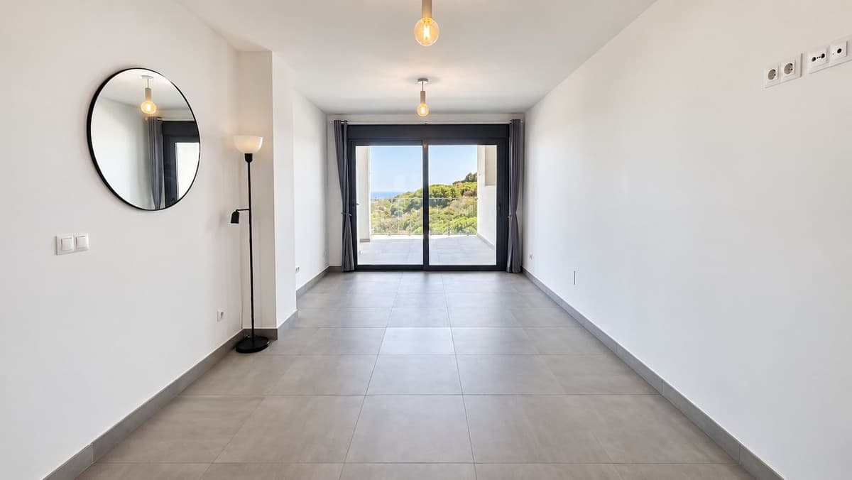 Middle Floor Apartment in La Duquesa — photo 7 of 10