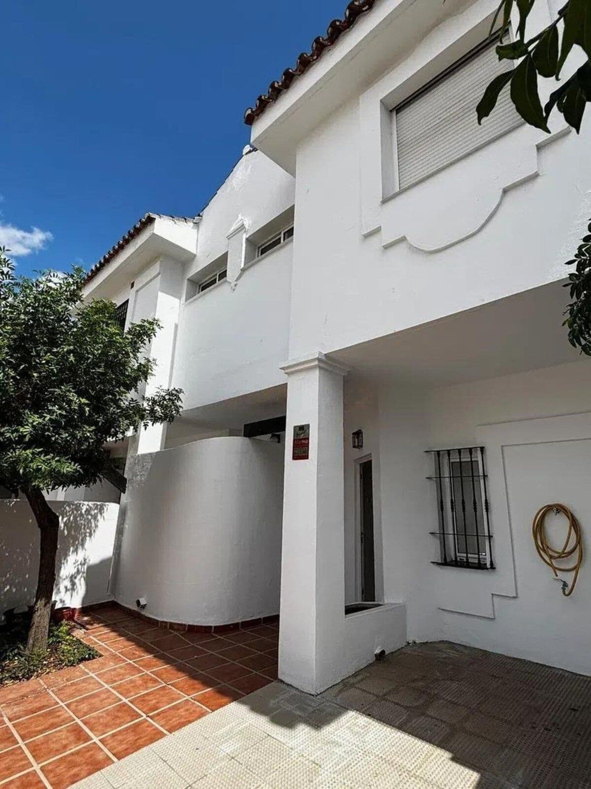 Townhouse in Nueva Andalucía — photo 3 of 10