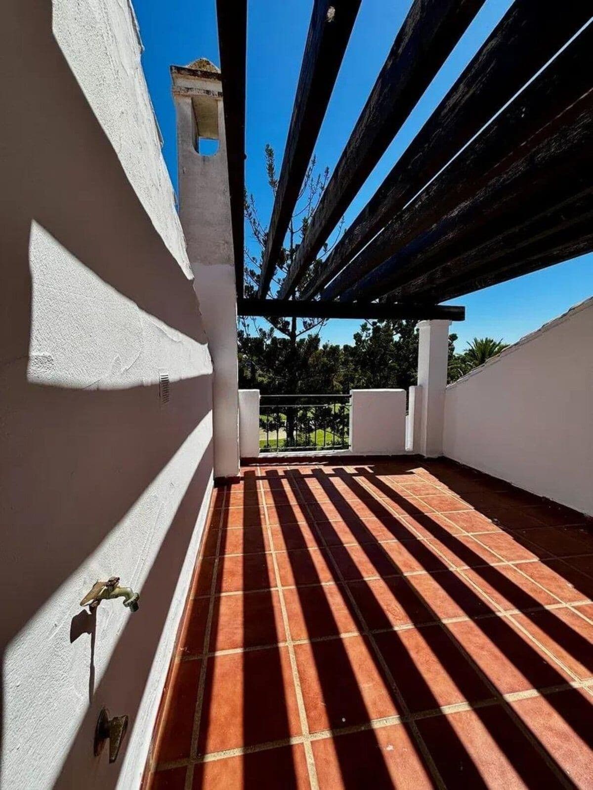 Townhouse in Nueva Andalucía — photo 5 of 10