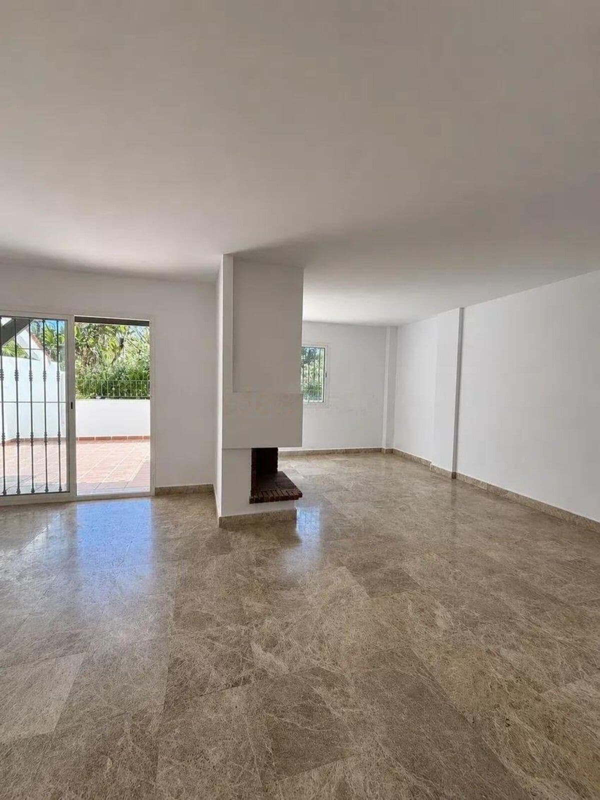 Townhouse in Nueva Andalucía — photo 7 of 10