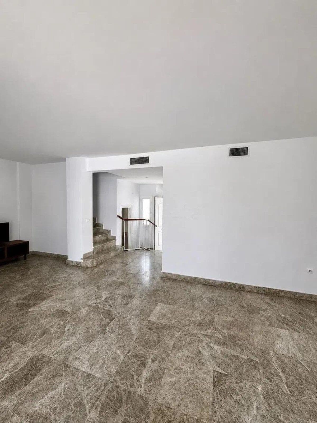 Townhouse in Nueva Andalucía — photo 8 of 10