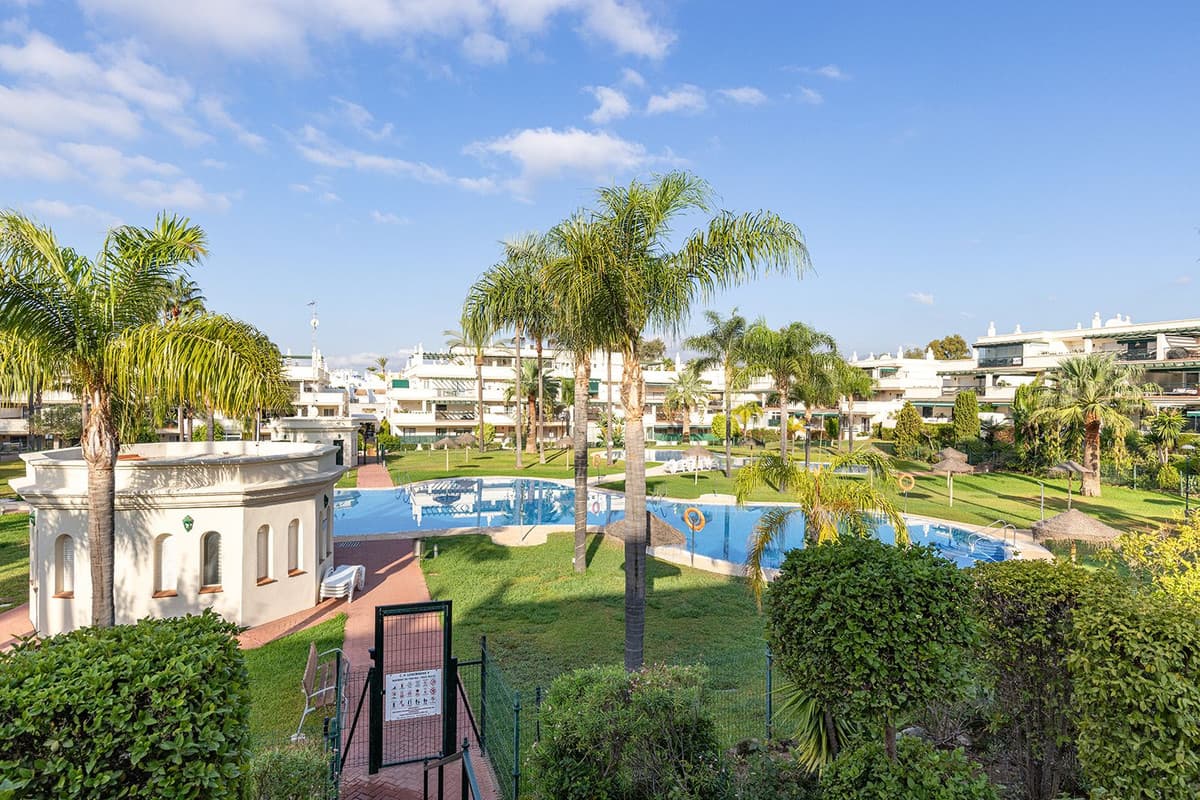 Middle Floor Apartment in Nueva Andalucía — photo 1 of 10